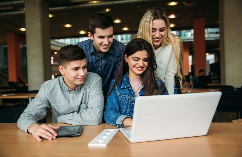 Education quality and options in the USA vs Canada Education quality and options in the USA vs Canada